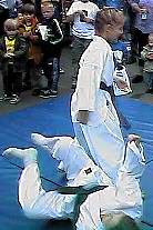 stef_melissa.jpg (17616 bytes)